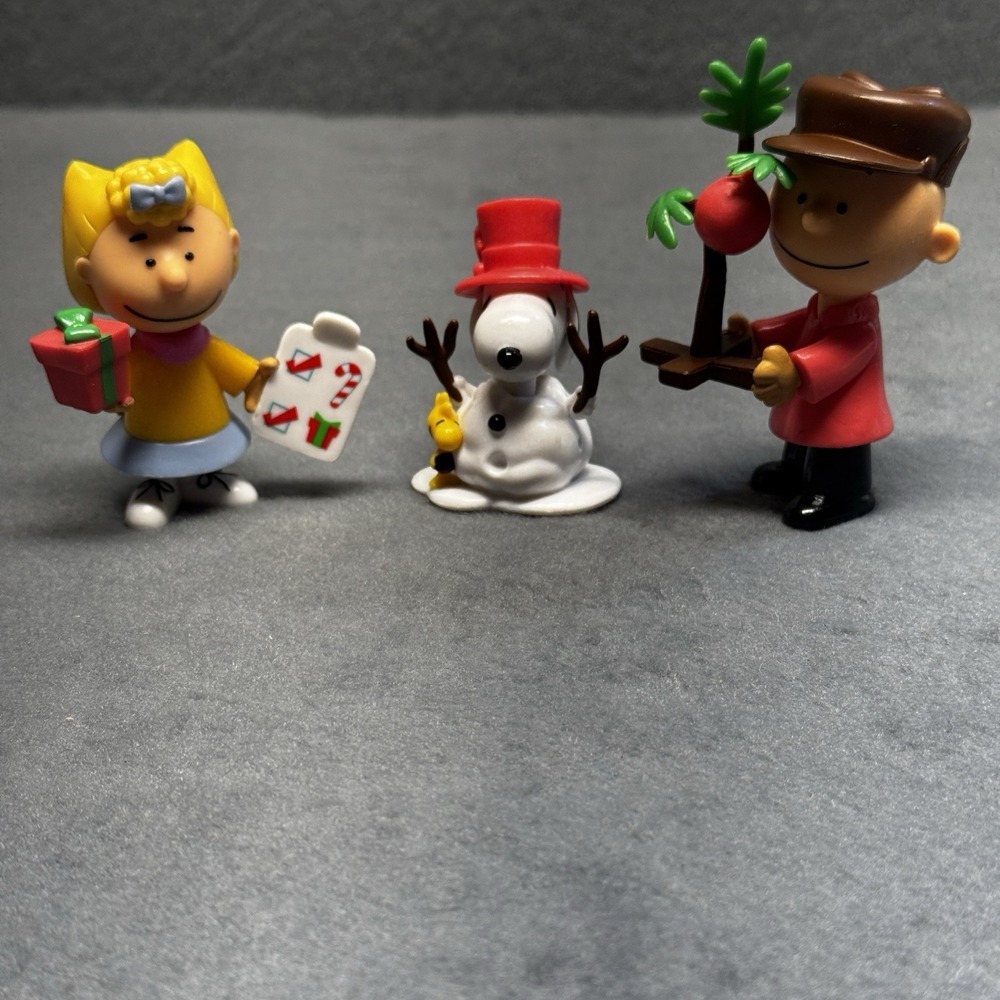 Peanuts Holiday Figures  Charlie Brown Sally Snoopy With Woodstock 2022